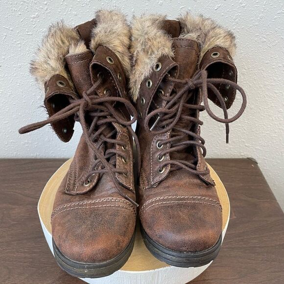 JustFab Faux Leather and Fur Lined Booties Size 8 EUC - Picture 4 of 8